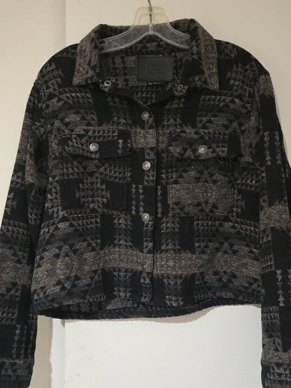 BBJ Los Angeles Cropped Aztec Shacket Womens L Southwestern Western Boho Jacket